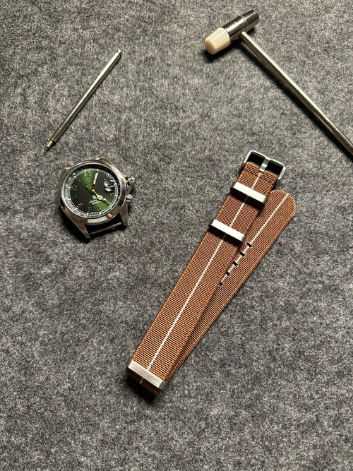 NATO óraszíj - 20 mm barna fehér csíkkal