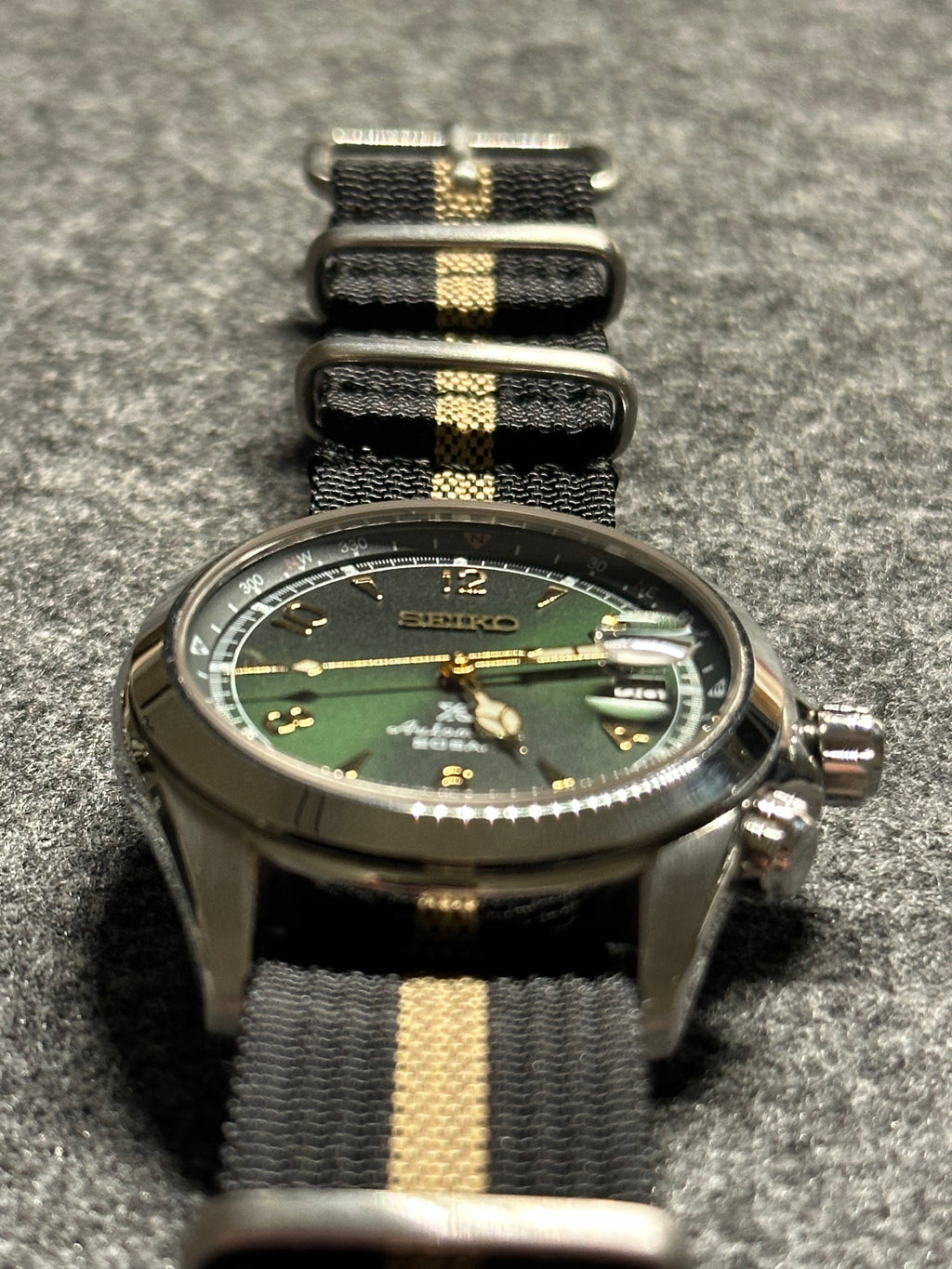NATO óraszíj - 20 mm fekete zöld csíkkal